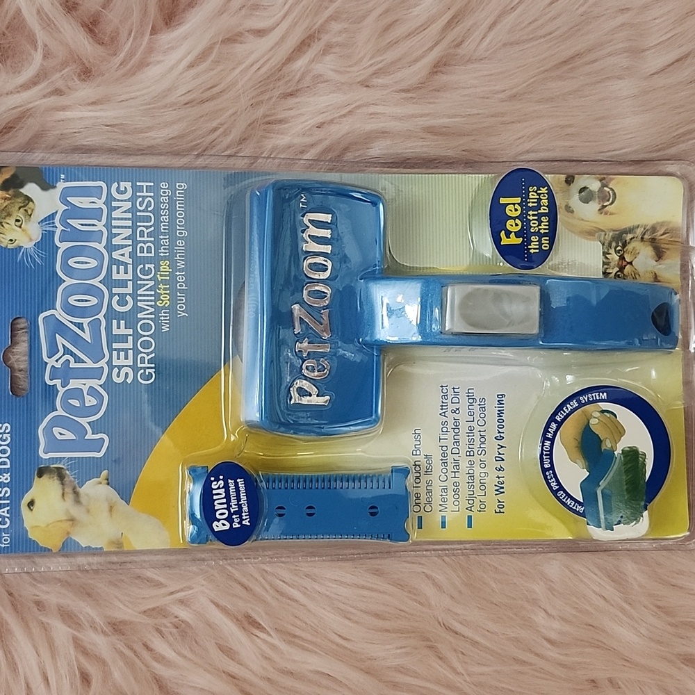 Brand New PETZOOM SELF CLEANING GROOMING BRUSH FOR CATS & DOGS